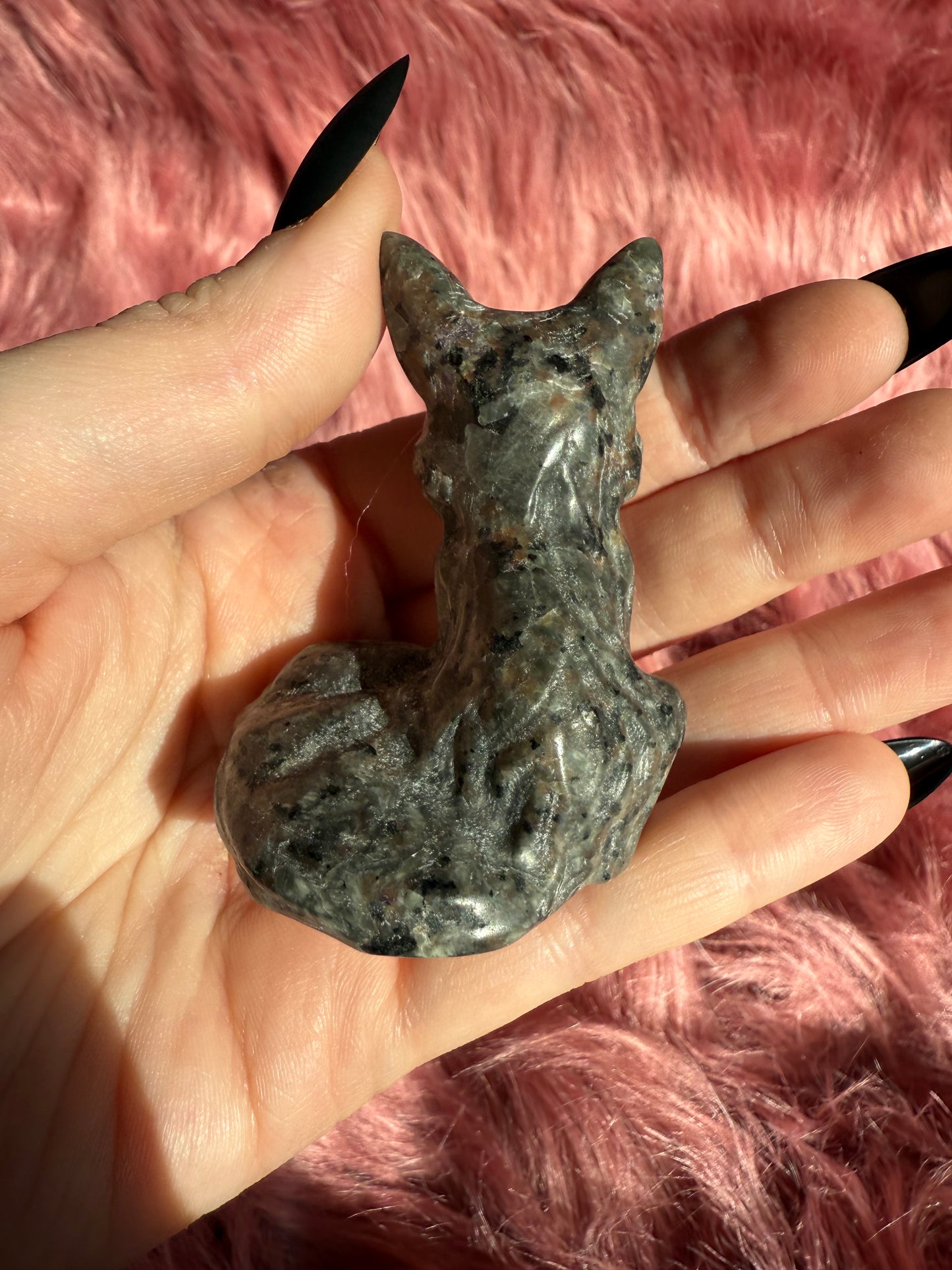 Stunning High Quality Yooperlite (UV Reactive) Sitting Fox Carving