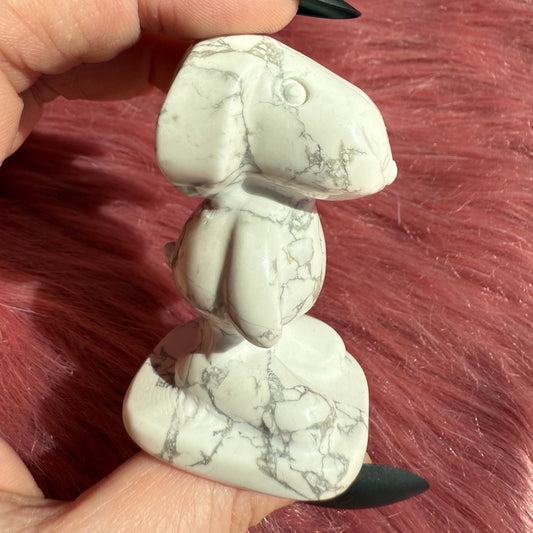 Stunning High Quality Howlite Snoopy Dog Carving