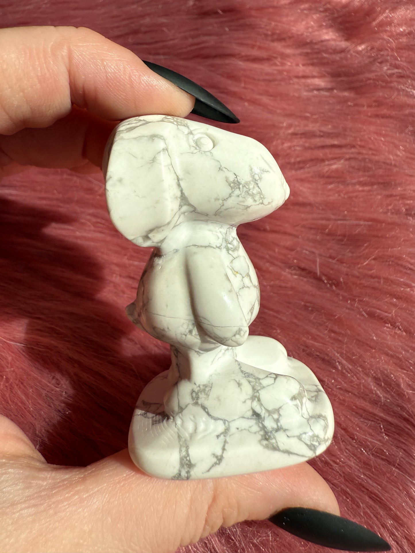 Stunning High Quality Howlite Snoopy Dog Carving