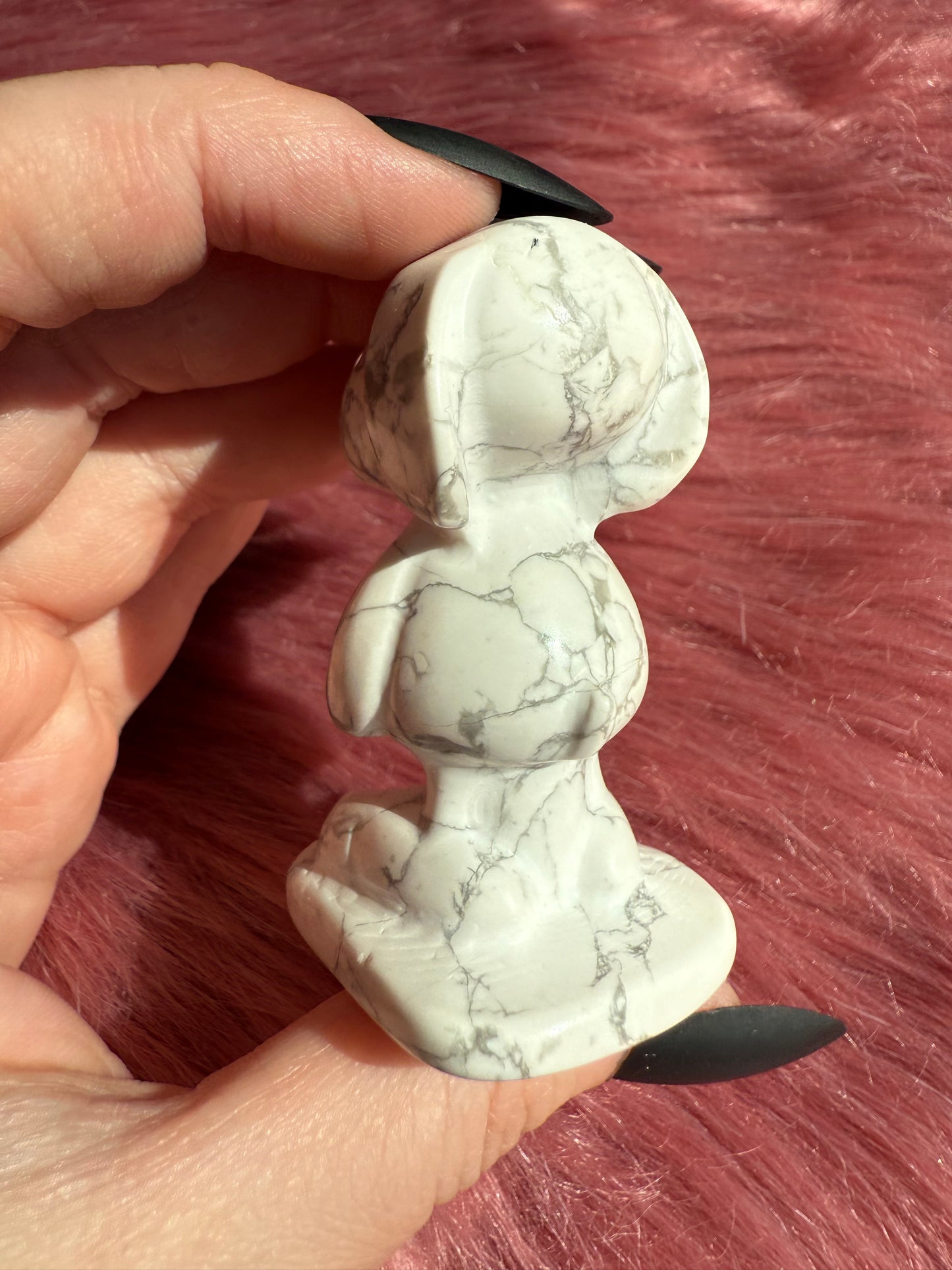 Stunning High Quality Howlite Snoopy Dog Carving