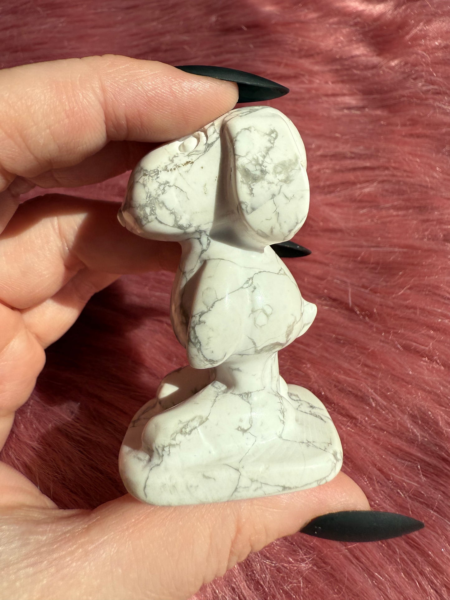 Stunning High Quality Howlite Snoopy Dog Carving