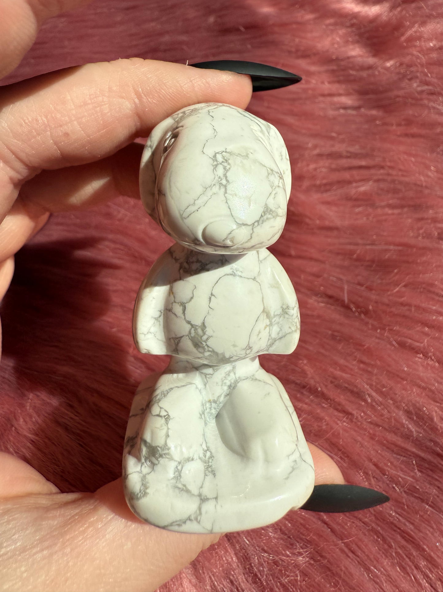 Stunning High Quality Howlite Snoopy Dog Carving