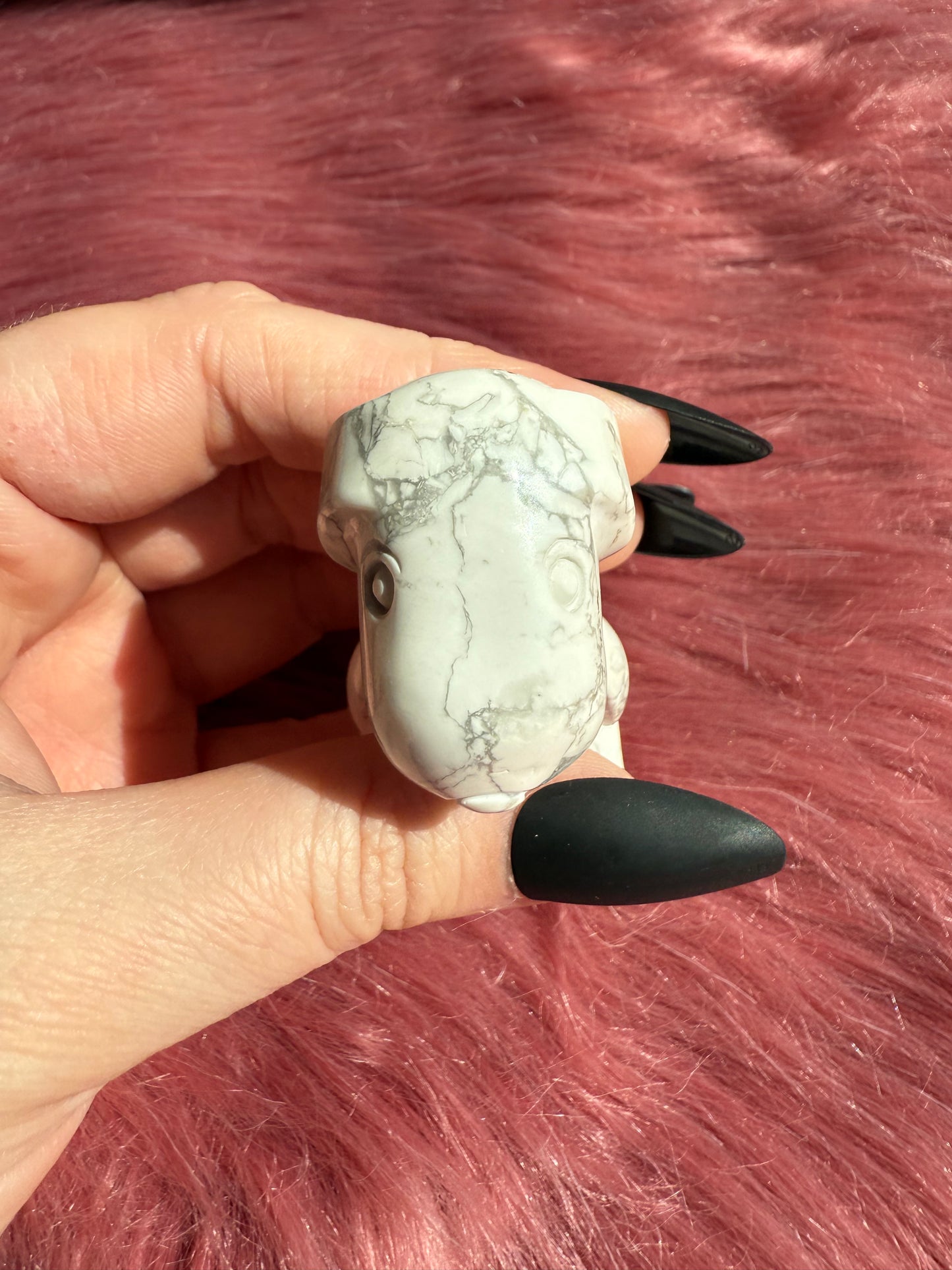 Stunning High Quality Howlite Snoopy Dog Carving