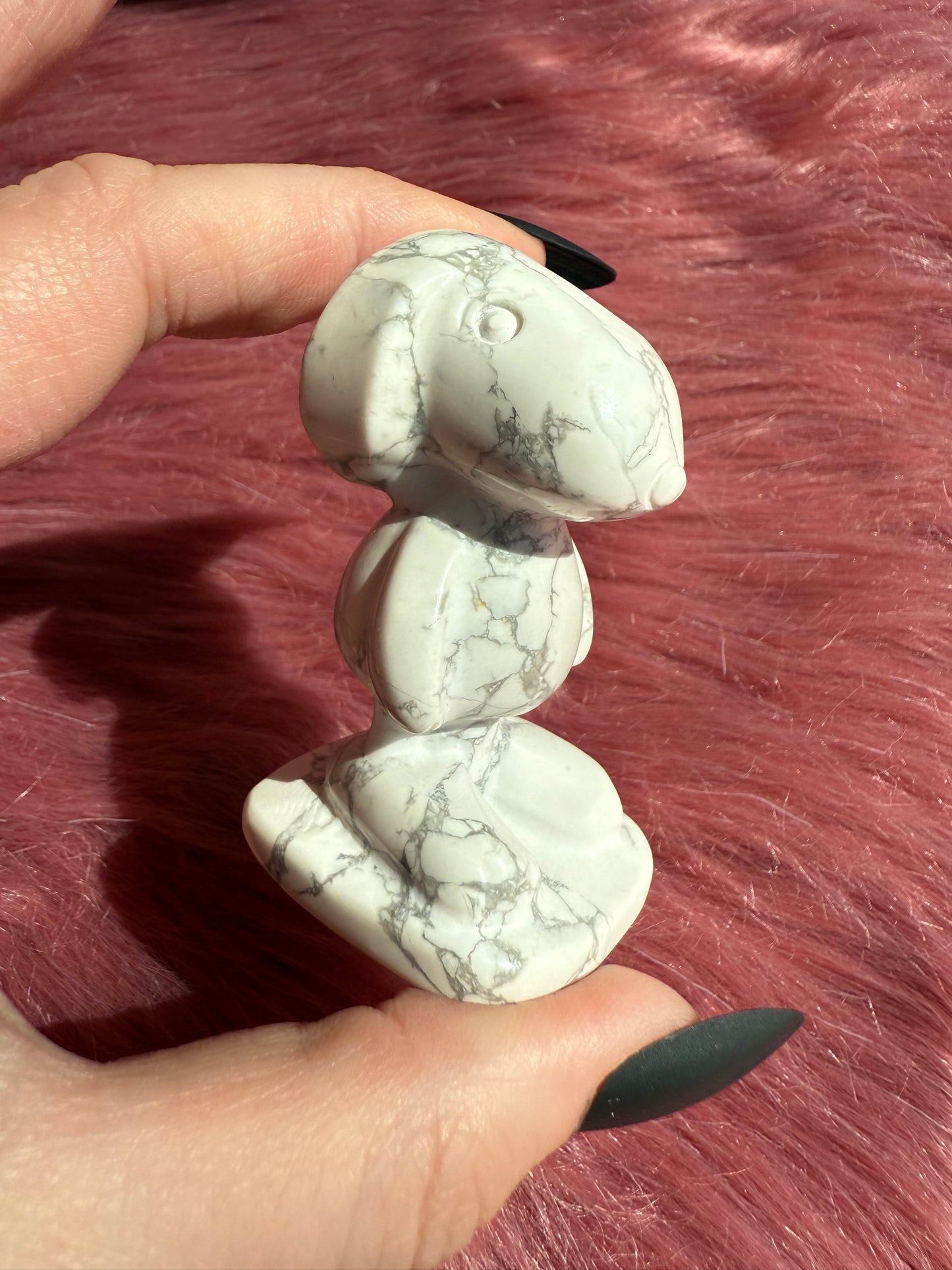 Stunning High Quality Howlite Snoopy Dog Carving