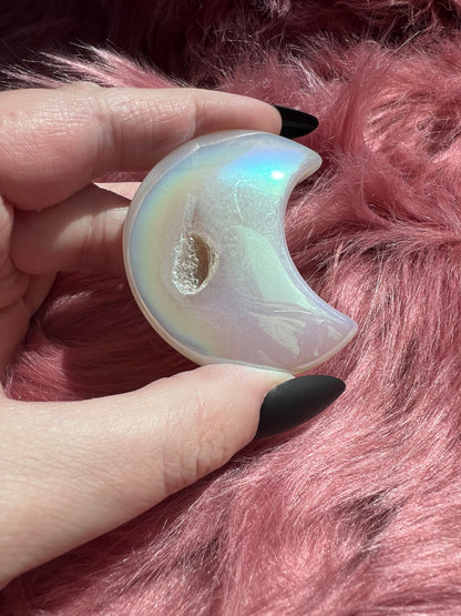 ONE (1) Stunning Aura Quartz Moon - H