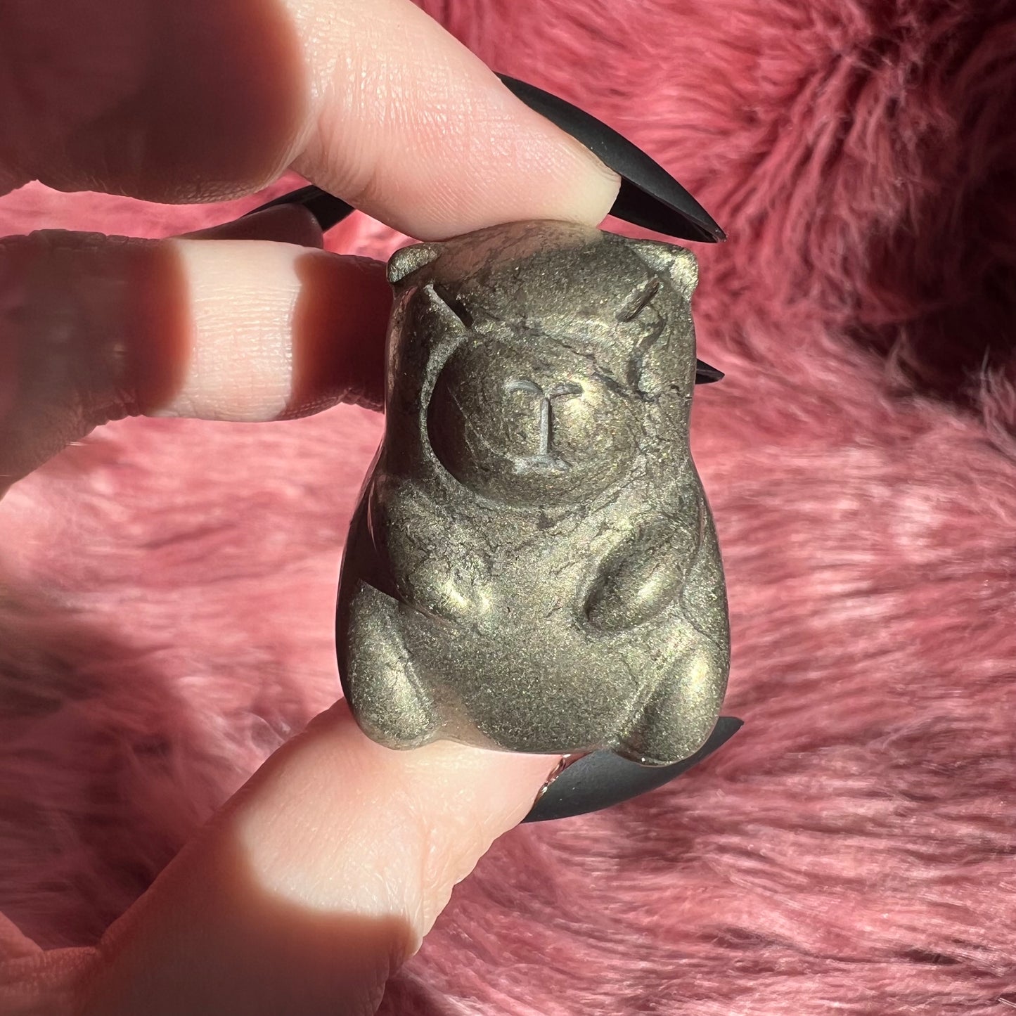 ONE (1) Stunning High Quality Kawaii Chunky Capybara Crystal Carving