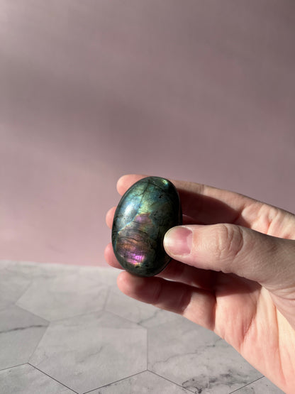 ONE (1) Stunning Flashy Purple Labradorite Palm Stone