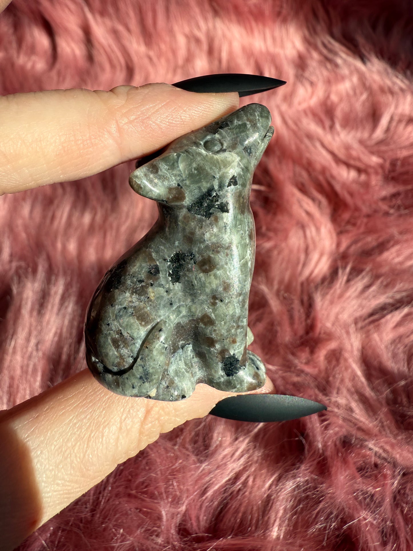 Stunning High Quality Yooperlite (UV Reactive) Howling Wolf Carving - B