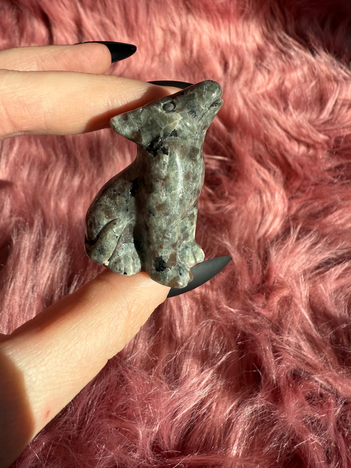 Stunning High Quality Yooperlite (UV Reactive) Howling Wolf Carving - B