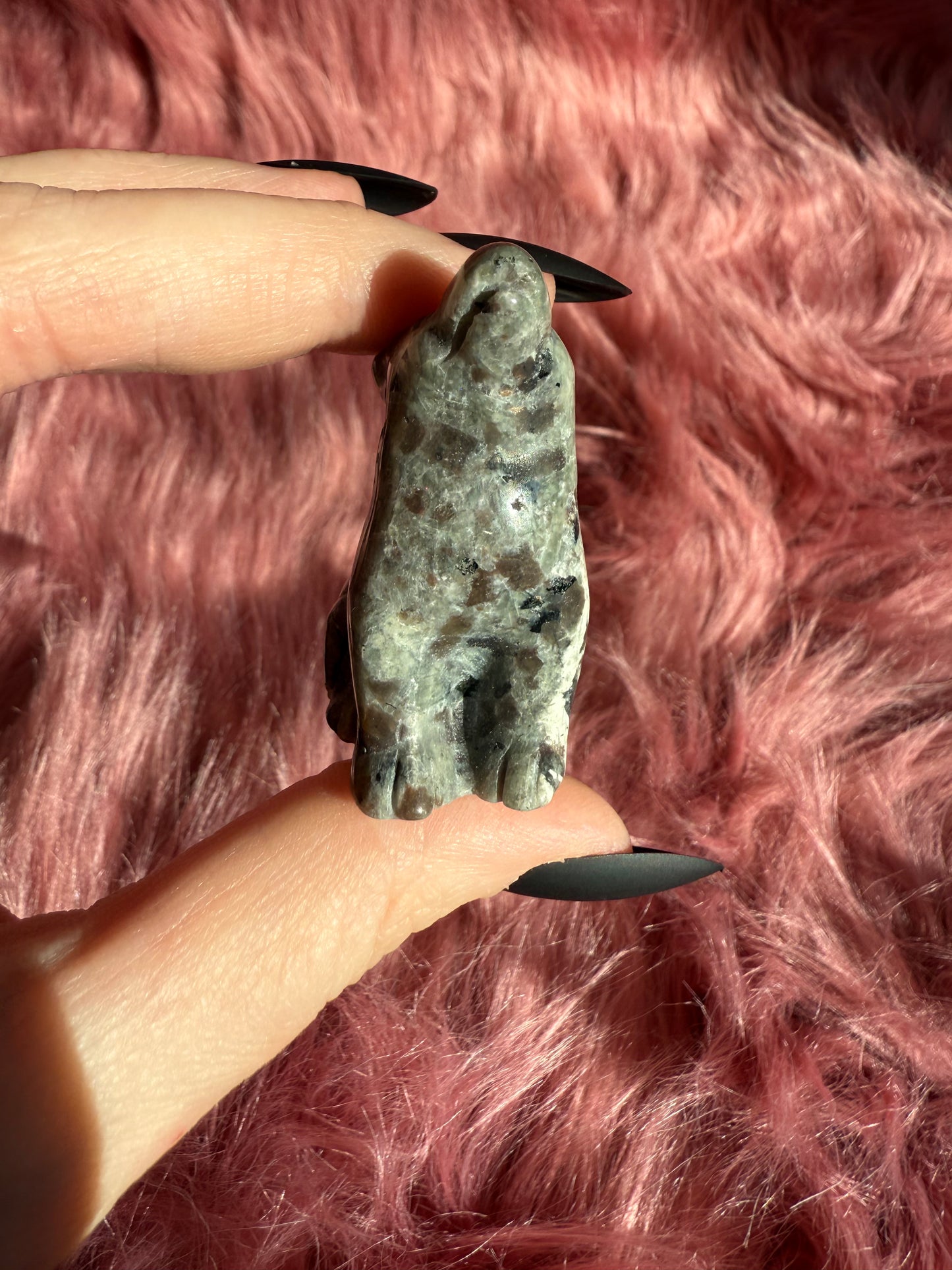 Stunning High Quality Yooperlite (UV Reactive) Howling Wolf Carving - B