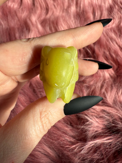 Stunning High Quality Serpentine Ram Carving