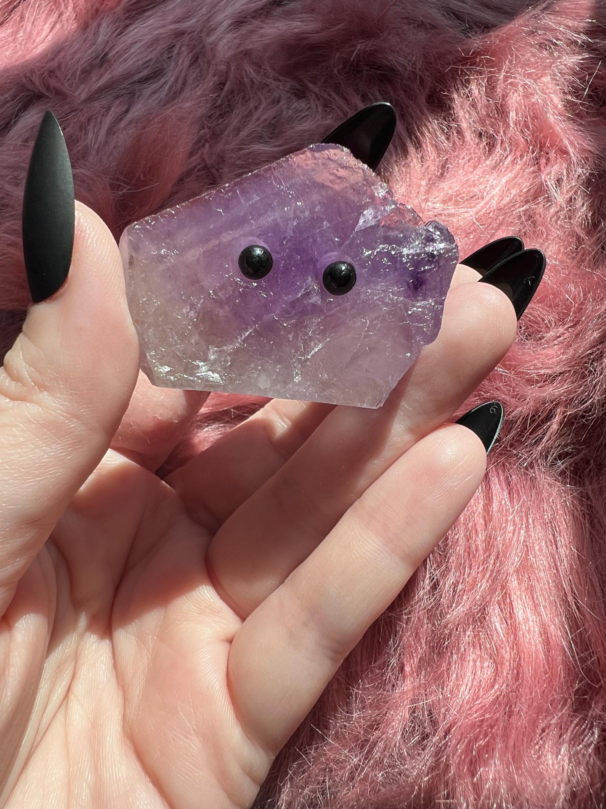 ONE (1) Stunning High Quality Amethyst Pet Rock Carving B