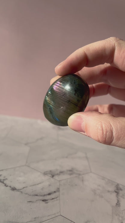 ONE (1) Stunning Flashy Purple Labradorite Palm Stone